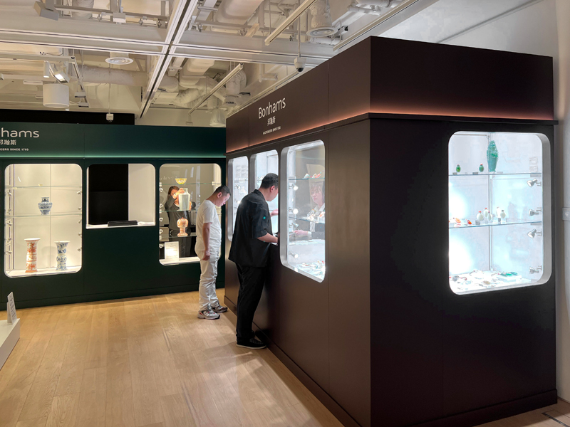 The Bonhams display of The Cohen Collection in Hong Kong for inspection.