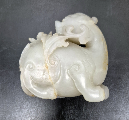 Reverse: White and russet Nephrite carved as a mythological creature. 