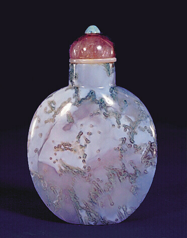 Reverse of the moss opaque pearl-grey agate plain waterweed snuff bottle, well hollowed, with a coral stopper.