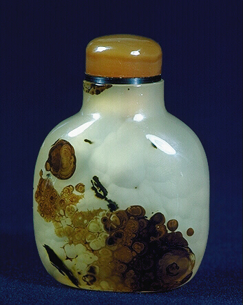 A chalcedony well hollowed silhouette brown carp picture snuff bottle with an agate stopper. 