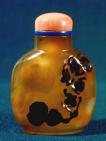 A chalcedony well hollowed silhouette five bats and gourd picture snuff bottle with a coral stopper. 