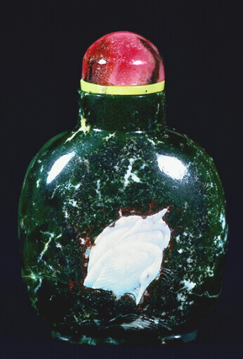 A jasper well hollowed cameo carved pair of storks picture snuff bottle with a rose quartz and glass stopper. 