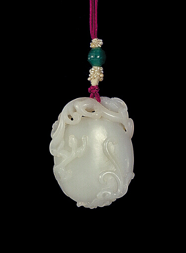 Reverse: Russet nephrite pendant carved as a pearl with a large dragon protecting the pearl and two smaller dragons around the body.