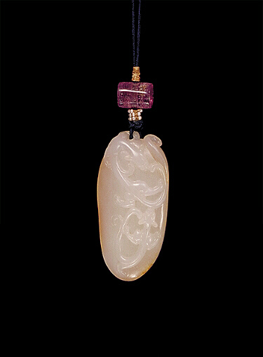 Nephrite Pendant, of two writhing chi dragons and a yellow-brown skin.