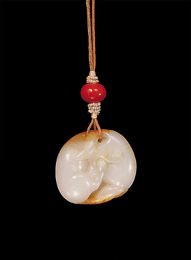 Reverse: Nephrite pendant, mutton fat with brown russet skin carved in the form of two reclining and cuddling animals.