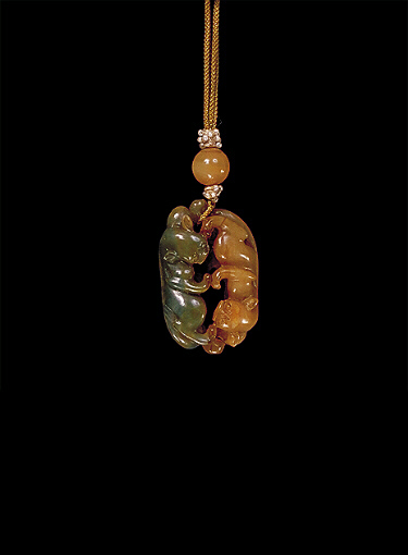 Nephrite pendant, pale beige colour with an olive green side, charmingly carved as two cats, their paws touching.