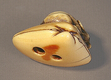 Reverse: Ivory Rat netsuke