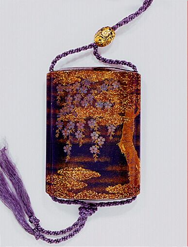 Close-Up Reverse: Cherry Tree Inro with gilt metal ojime