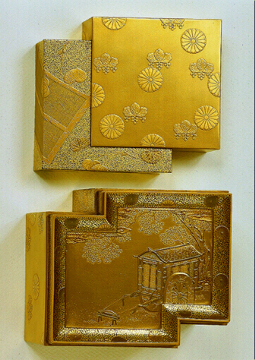 Fine gold Japanese lacquer Kobako of an Imperial Ox Cart.