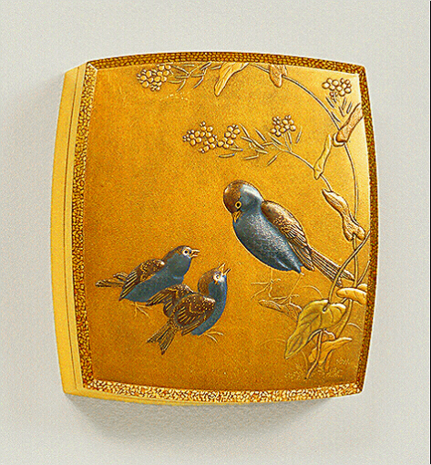 Japanese lacquer Kobako decorated with three sparrows beneath an omodaka bush in gold and silver takamakie.