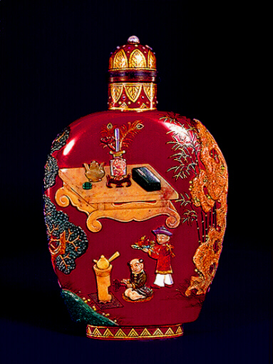 Reverse: Japanese Embelished Lacquer Children Playing Snuff Bottle